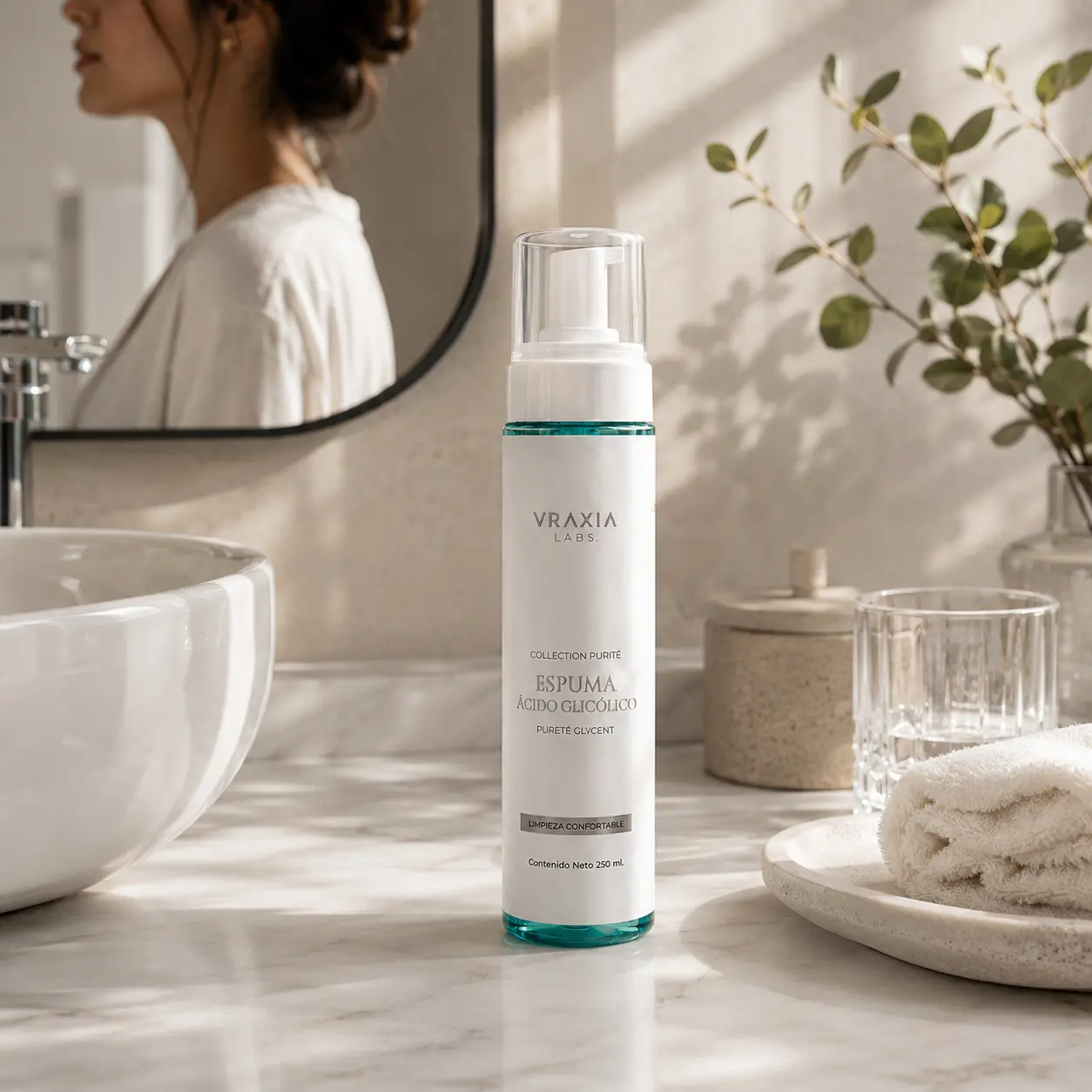 Espuma Ácido Glicólico Pureté Glycent de VRAXIA LABS en una rutina de limpieza facial